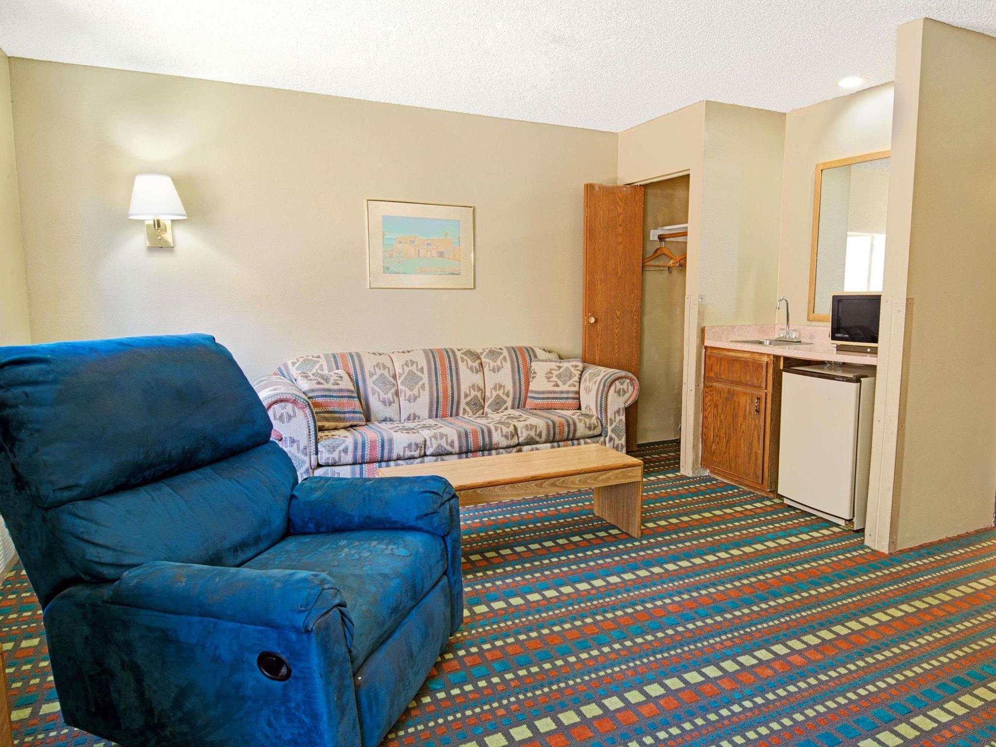 Super 8 By Wyndham Belen Nm Hotel Exterior photo